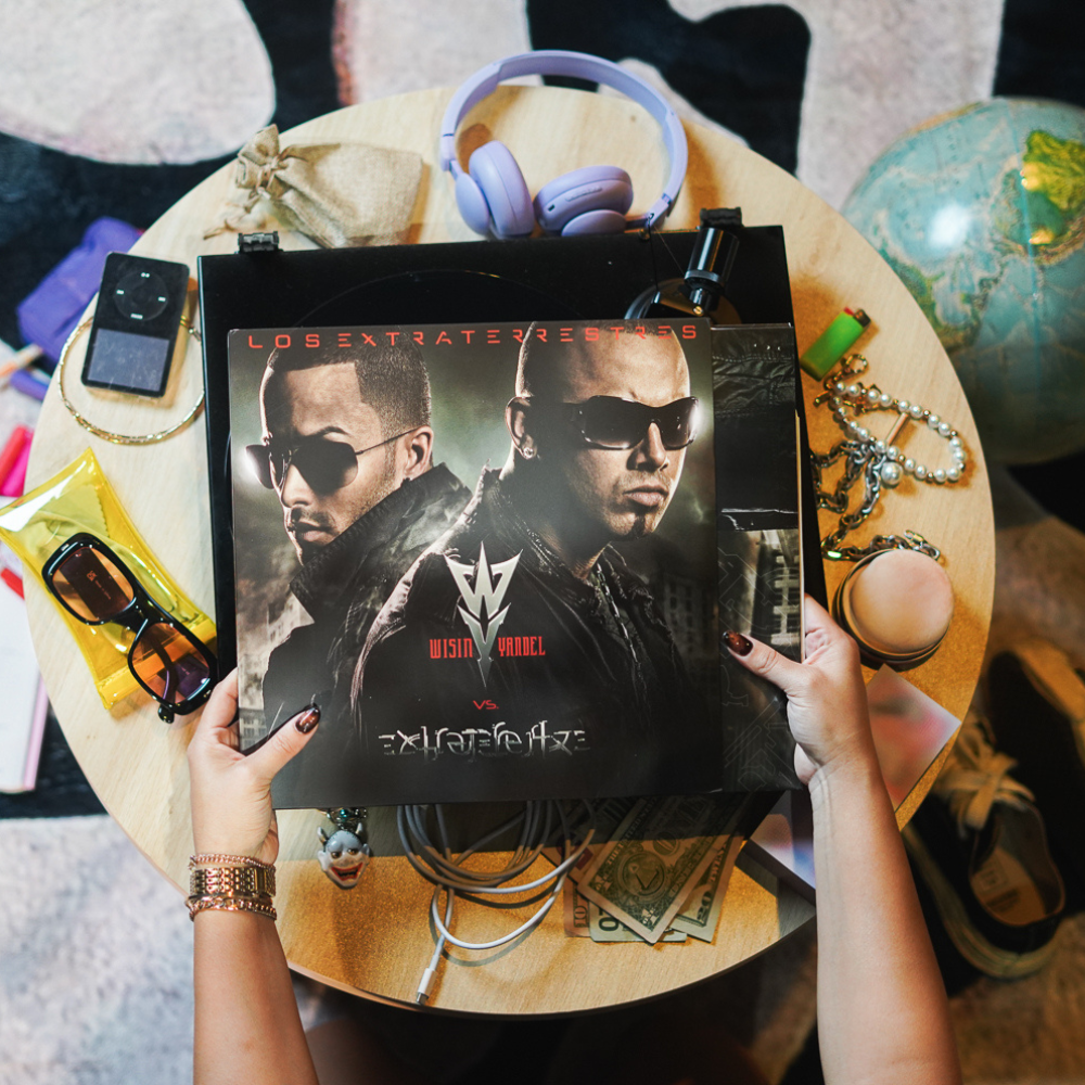 Los Extraterrestres 2LP Lifestyle